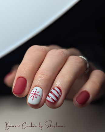 Nail art Noël rouge et blanc Salon de beauté La Ravoire