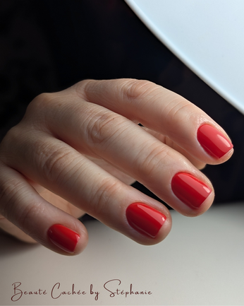 Ongles rouges vernis semi permanent Onglerie La Ravoire