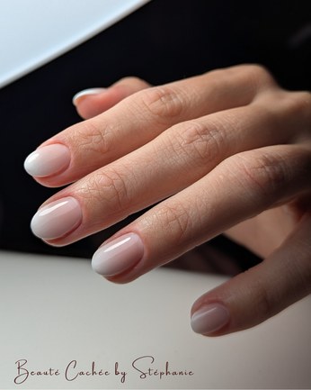 Babyboomer ongles naturels Salon Beauté Cachée by Stéphanie La Ravoire