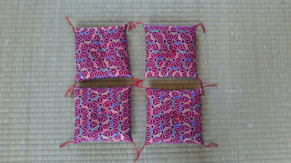 15×15㎝ 手作り綿わた小座布団  １枚  ¥1,000