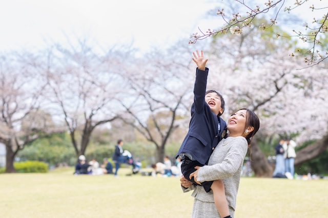 出張撮影 出張カメラマン ロケーション撮影 練馬区 光が丘 つばき園 桜 家族写真 入学記念 女性カメラマン フォトグラファー 自然