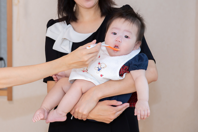練馬区 光が丘 出張撮影 女性カメラマン ハーフバースデー 自宅撮影 家族写真 離乳食