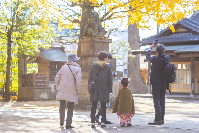 出張撮影　出張カメラマン　ロケーション撮影　家族写真　石神井氷川神社　練馬区　女性カメラマン　フォトグラファー　七五三　記念写真