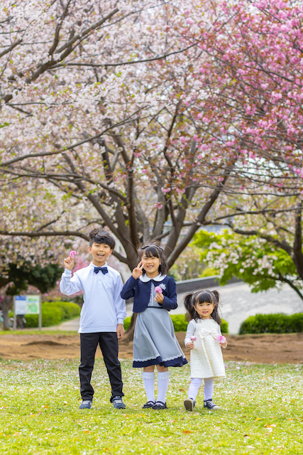 家族写真　出張撮影　出張カメラマン　ロケーション撮影　入学撮影　入学記念　大島小松川公園　女性カメラマン　桜　公園撮影