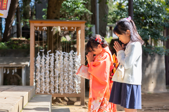 出張撮影　出張カメラマン　練馬区　高松八幡神社　女性カメラマン　七五三　家族写真