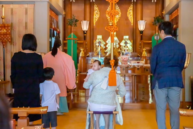 出張撮影　出張カメラマン　女性カメラマン　お宮参り　北澤八幡神社　世田谷区　家族写真