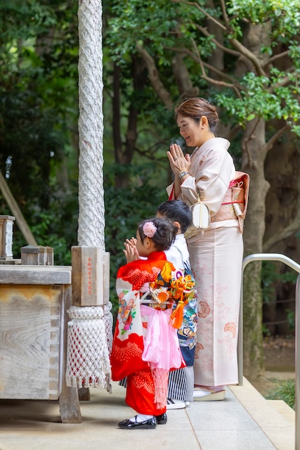 出張撮影　出張カメラマン　ロケーション撮影　女性カメラマン　練馬区　石神井氷川神社　七五三　家族写真　記念日　自然体