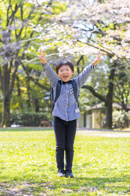 入学写真　出張撮影　出張カメラマン　女性カメラマン　練馬区　光が丘　春の風公園　かえる池　入学撮影　桜撮影　家族写真