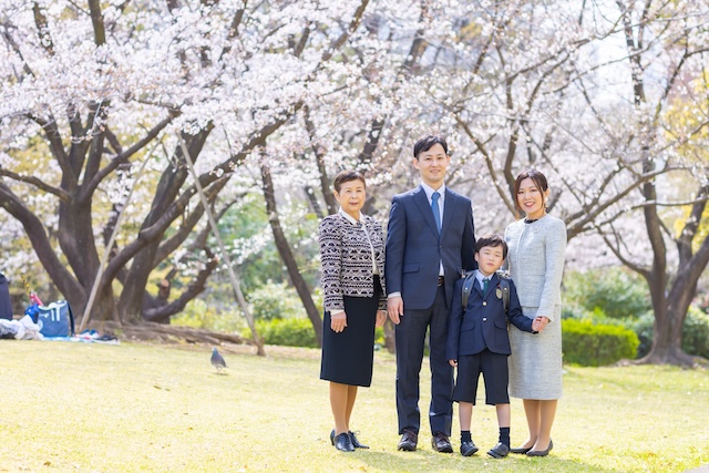 出張撮影 出張カメラマン ロケーション撮影 練馬区 光が丘 つばき園 桜 家族写真 入学記念 女性カメラマン フォトグラファー 自然