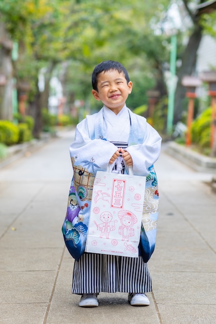 出張撮影　出張カメラマン　ロケーション撮影　女性カメラマン　練馬区　石神井氷川神社　七五三　家族写真　記念日　自然体