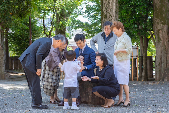 出張撮影　出張カメラマン　女性カメラマン　お宮参り　北澤八幡神社　世田谷区　家族写真