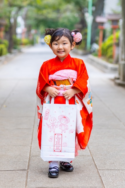 出張撮影　出張カメラマン　ロケーション撮影　女性カメラマン　練馬区　石神井氷川神社　七五三　家族写真　記念日　自然体