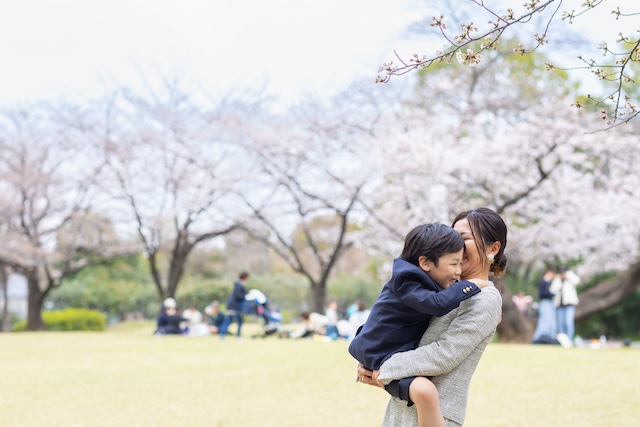 出張撮影 出張カメラマン ロケーション撮影 練馬区 光が丘 つばき園 桜 家族写真 入学記念 女性カメラマン フォトグラファー 自然