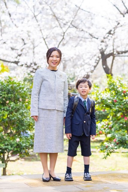出張撮影 出張カメラマン ロケーション撮影 練馬区 光が丘 つばき園 桜 家族写真 入学記念 女性カメラマン フォトグラファー 自然