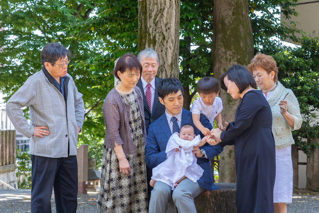 出張撮影　出張カメラマン　女性カメラマン　お宮参り　北澤八幡神社　世田谷区　家族写真