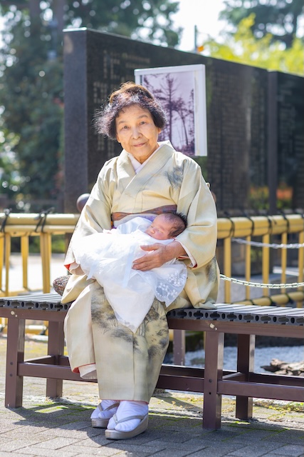 出張撮影　出張カメラマン　ロケーション撮影　女性カメラマン　お宮参り　沼袋氷川神社　自然な姿　家族写真