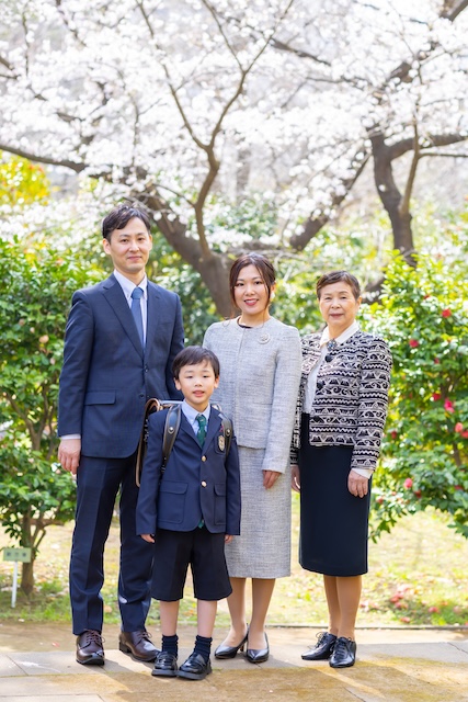 出張撮影 出張カメラマン ロケーション撮影 練馬区 光が丘 つばき園 桜 家族写真 入学記念 女性カメラマン フォトグラファー 自然