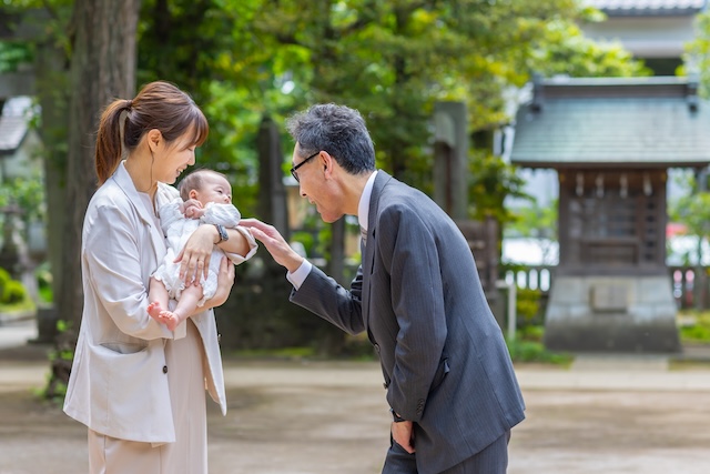 出張撮影　出張カメラマン　ロケーション撮影　練馬区　石神井氷川神社　女性カメラマン　記念写真　自然体　お宮参り