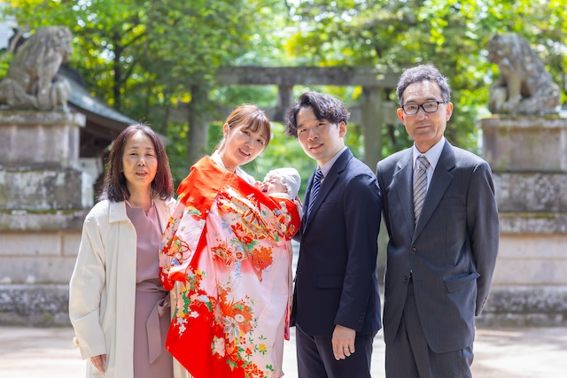 出張撮影　出張カメラマン　ロケーション撮影　練馬区　石神井氷川神社　女性カメラマン　記念写真　自然体　お宮参り