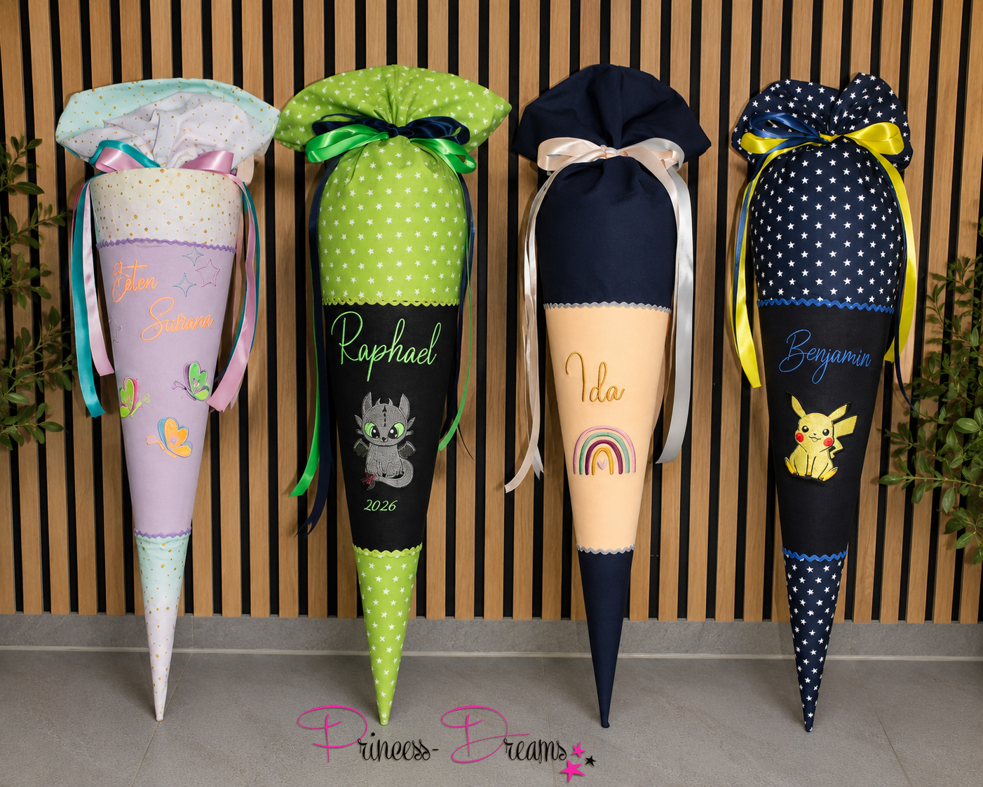 Schultüte aus Stoff mit Blumenmotiv personalisiert