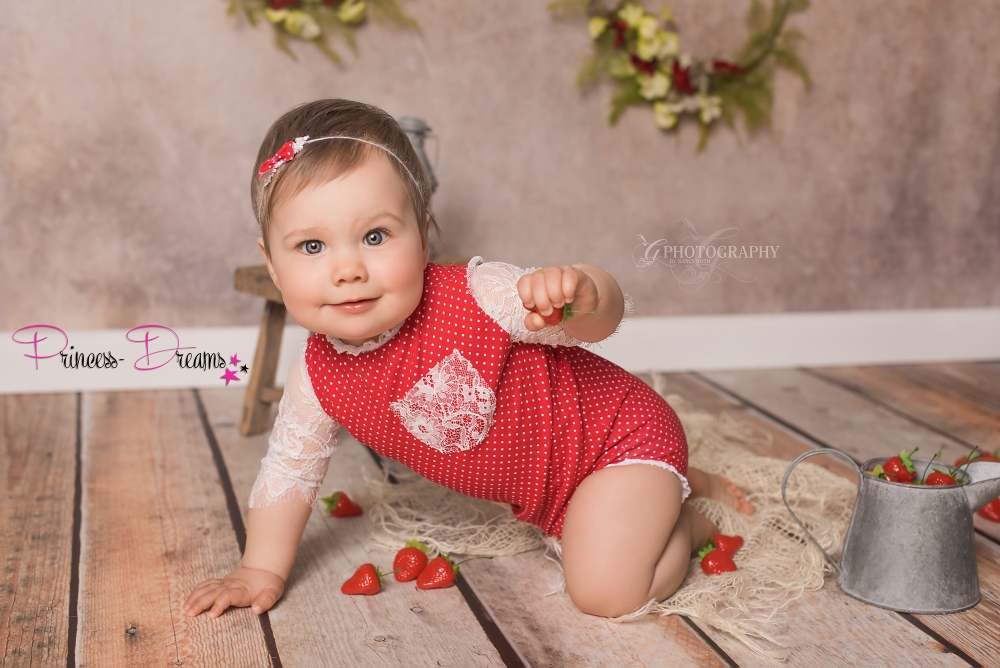 Mädchen Outfit für die Babyfotografie rot weiß