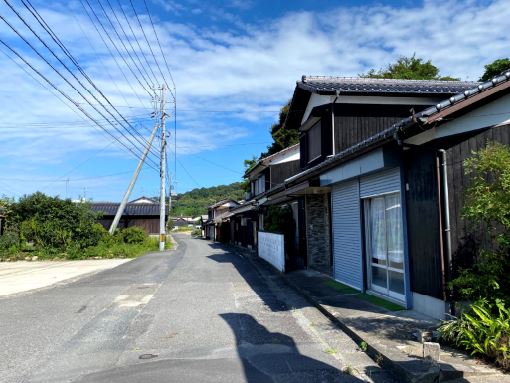 生家付近の町並み　かつては電柱あたりまでが海（2021.9.20.）