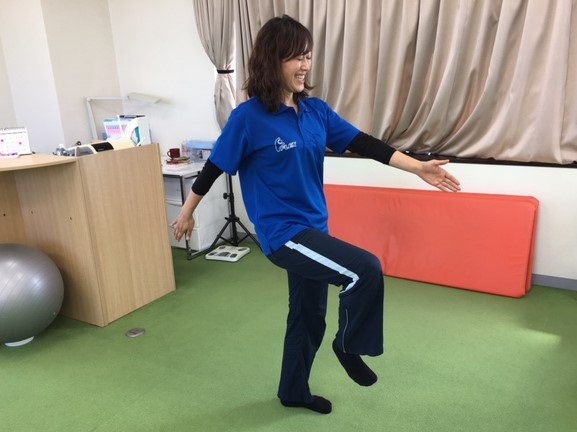閉眼足踏みテスト をトレーナー陣の結果は パーソナルトレーニング Hope も新登場 あなたの なりたい を叶える 自分改善スポーツジム フレックス津田沼 で姿勢 運動機能 痛みや不調を改善しましょう