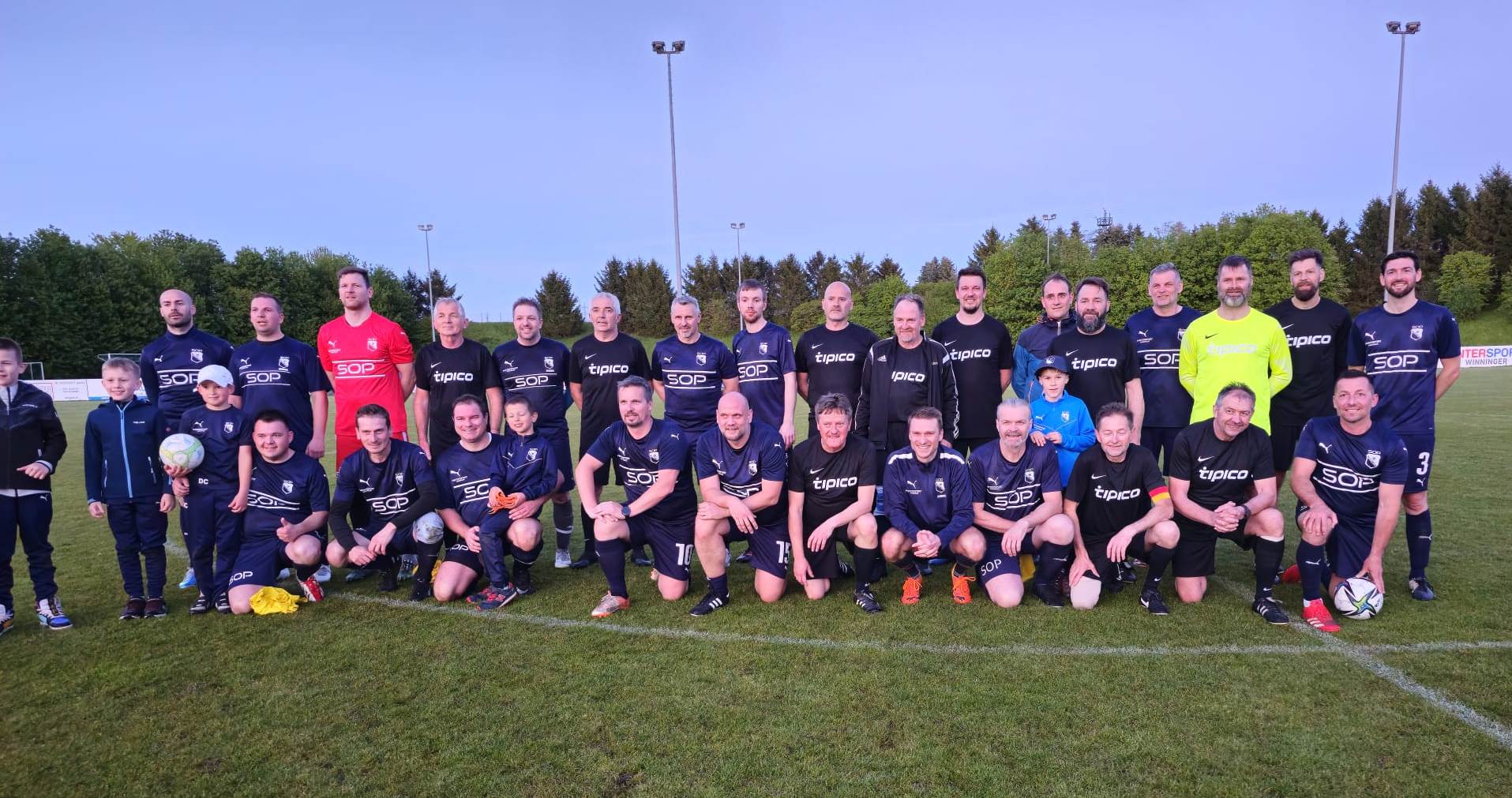 Gemeinschaftsfoto mit AH des FC Winklarn, Endstand 4:0 für FCU
