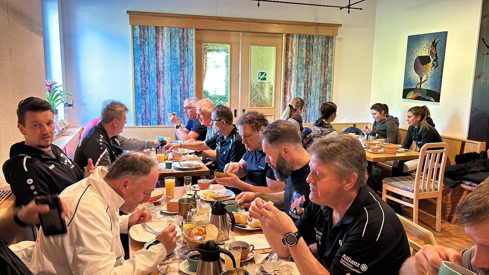 8 Uhr Frühstück in der Pension Ortmayr