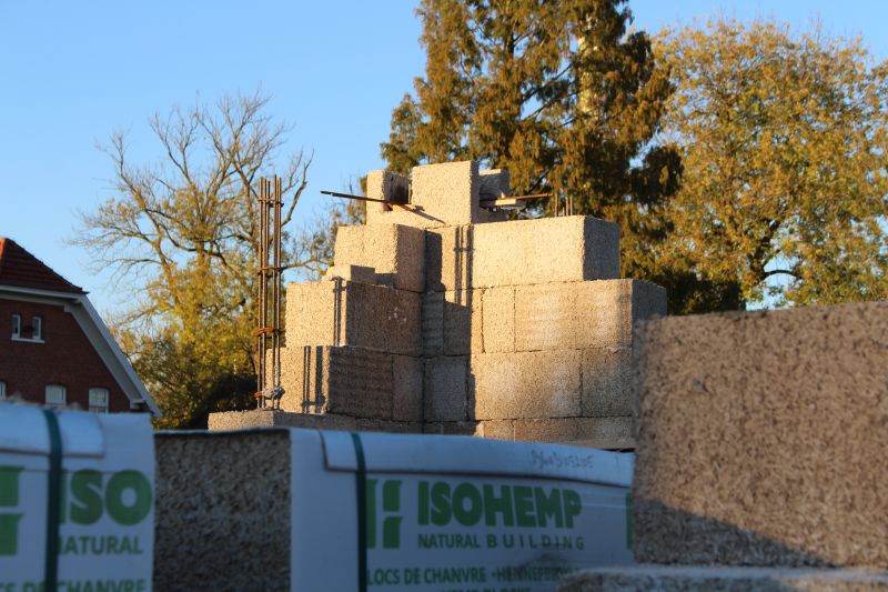 Massivhausbau mit Hanfkalk-Steinen von Isohemp