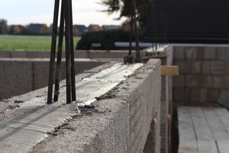 Großformatige Hanfkalksteine mit Betonskelett