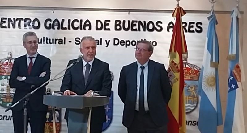 Entrega de diploma de Méritos a la Emigración al Centro Galicia de Buenos Aires