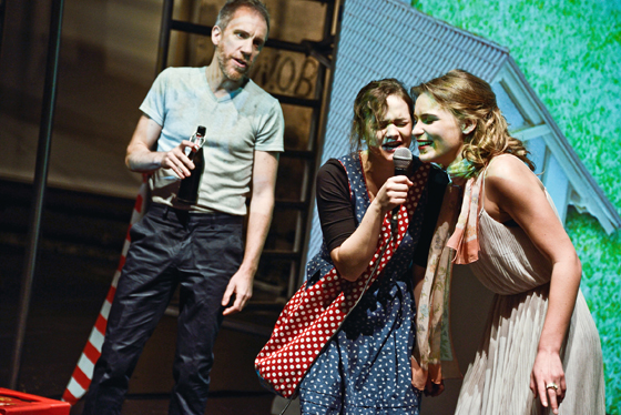 Szenenfoto Theater Sankt Gallen 2015, Oliver Losehand, Wendy Michelle Güntensperger, Danielle Green (c) Tine Edel