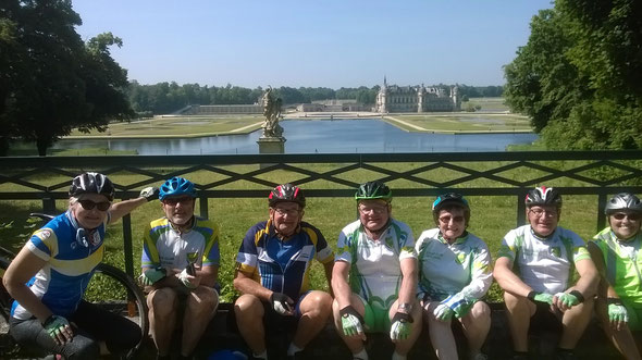 Une partie des Cyclos de Bailleval de passage à Chantilly