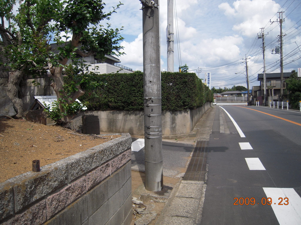 佐倉道、佐倉に向っての写真。ここを左に折れて高品城に向います