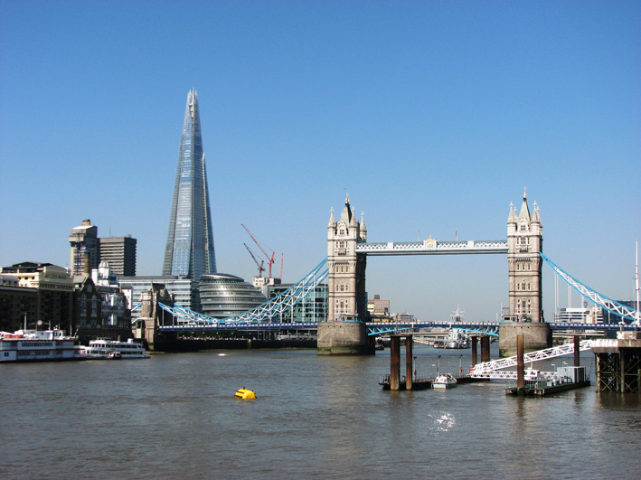 Sehenswürdigkeiten Europa: Towerbridge über die Themse in London (England)