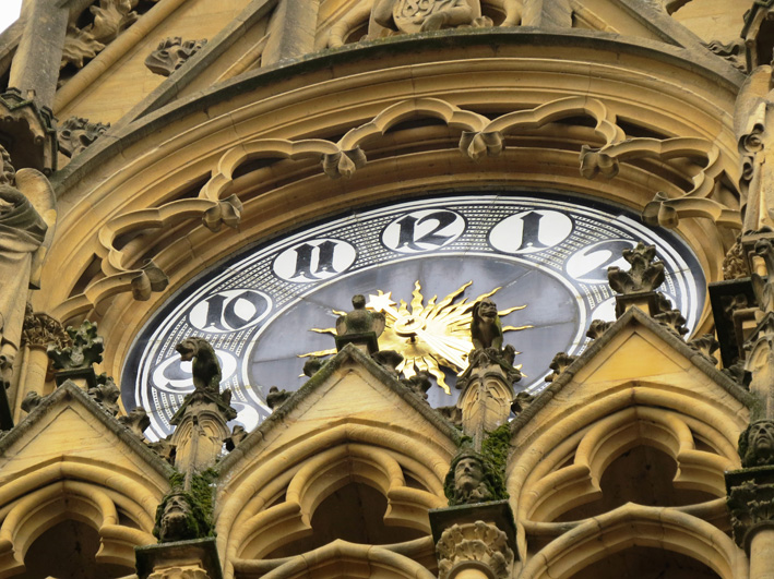 Sehenswürdigkeiten Mosel-Stadt Metz: Uhr an der Kathedrale