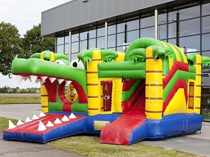 Kindergeburtstag Kinder hüpfen auf Hüpfburg Krokodil mieten Mönchengladbach