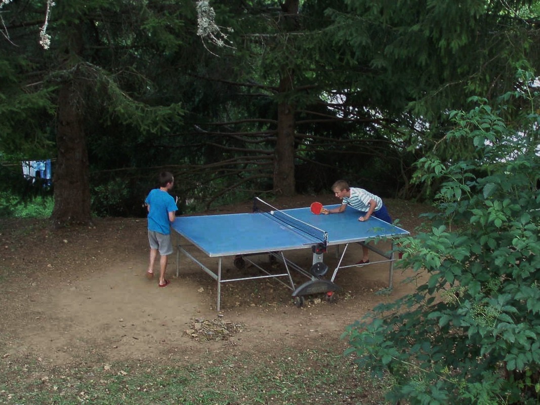 Une partie de ping pong acharnée.