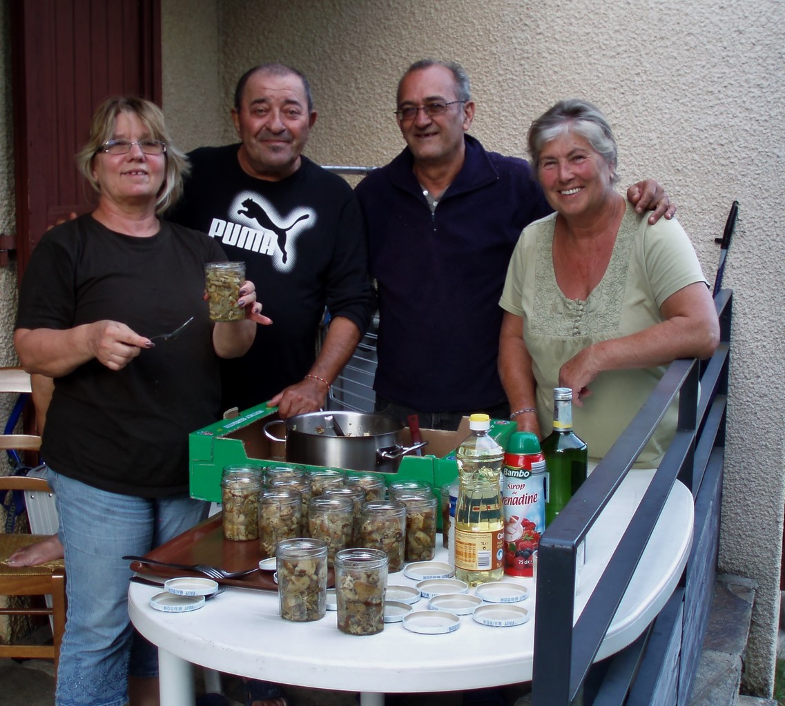 Yves, Paule, Alain et Yolande, très forts pour les champignons.