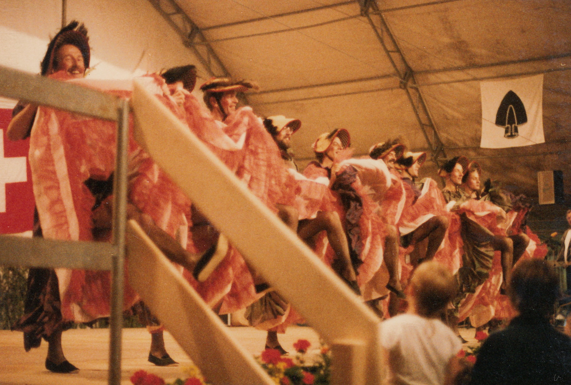 Abendprogramm «Moulin Rouge» Tänzer(innen) in Boppelsen?