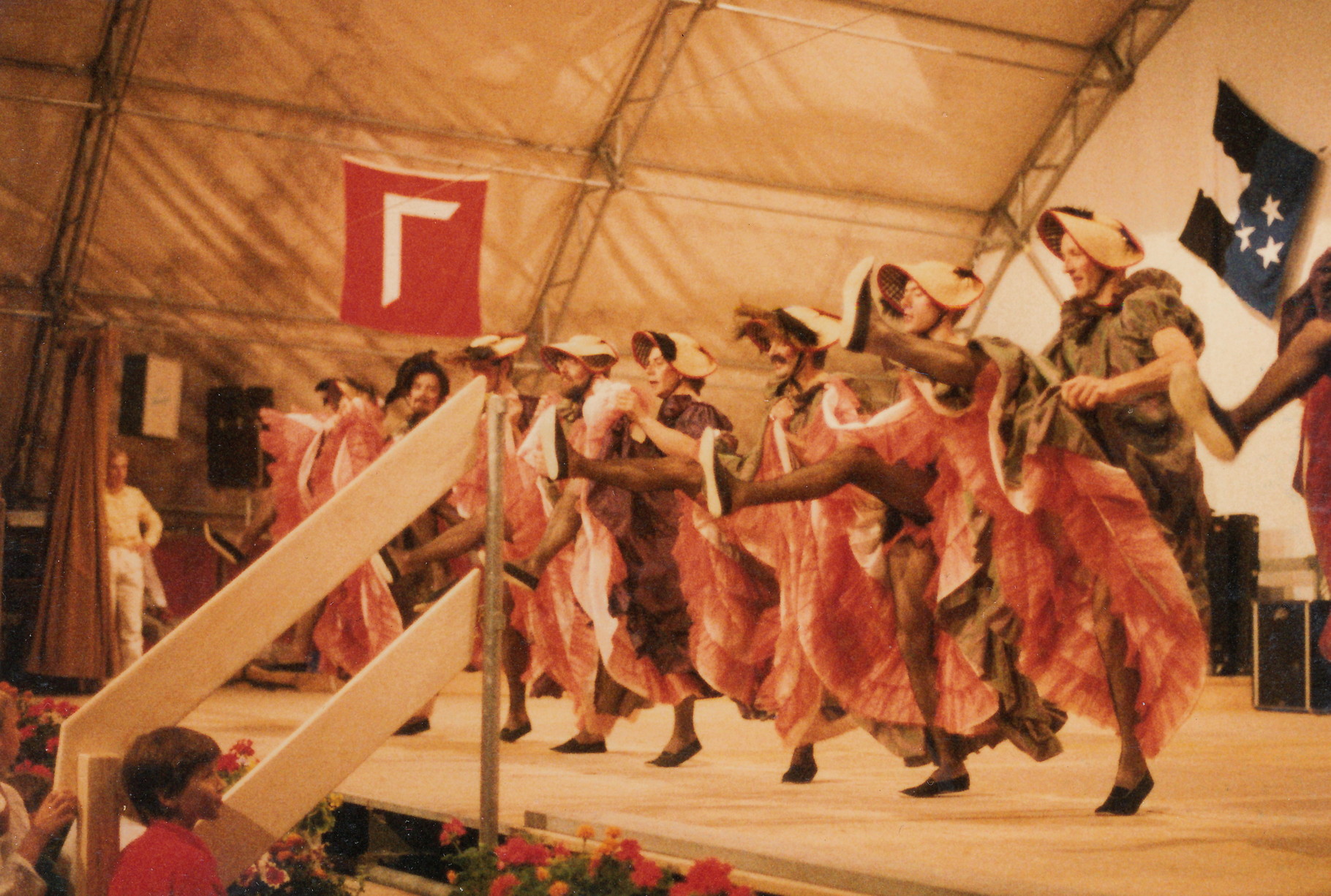 Abendprogramm «Moulin Rouge» Tänzer(innen) in Boppelsen?