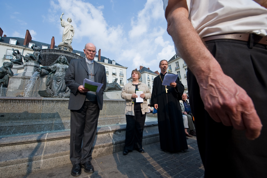 Cathos, protestants et orthodoxes se réunissent pour fêter Pâques ensemble, Nantes (2011) - Catholics, Protestants and Orthodox gather / L'Express