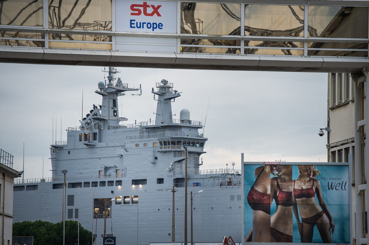 St Nazaire (44) 2014. Le porte-hélicoptère Mistral "Vladivostok" au chantier naval STX de Saint-Nazaire - Military vessel