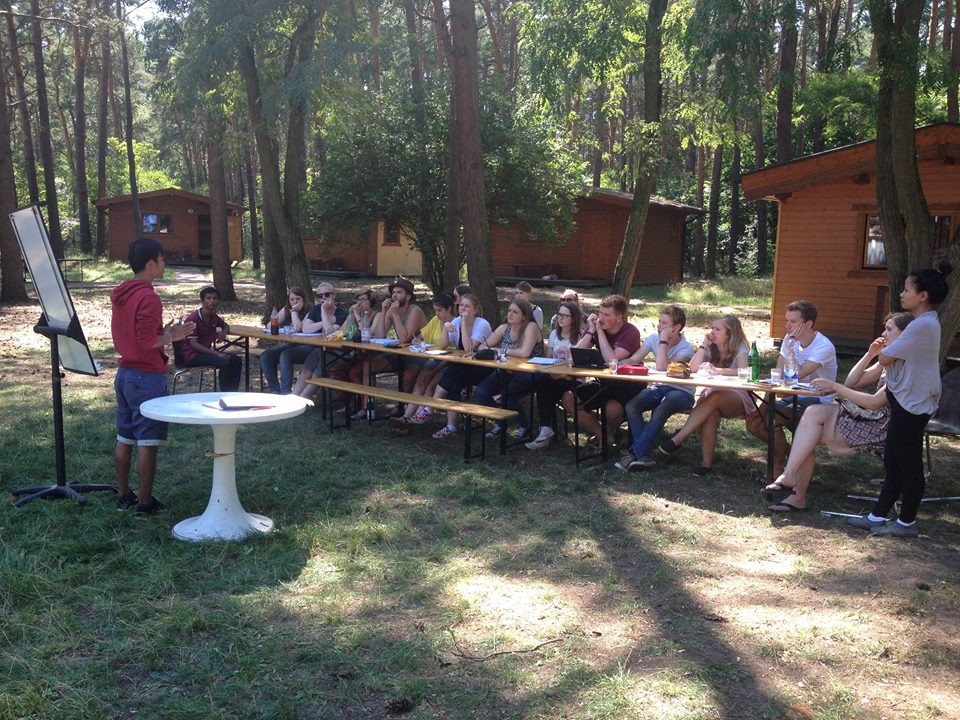 Khmerunterricht beim Vorbereitungsseminar