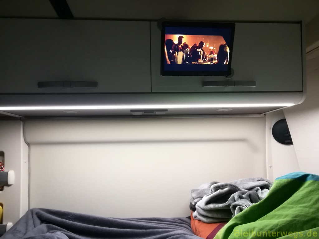 Abendprogramm Film schauen auf dem Tablet