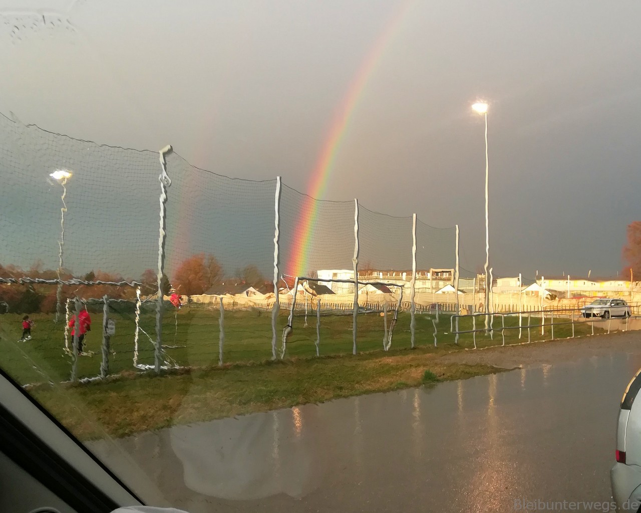 schöner Regenbogen nach Gewitter