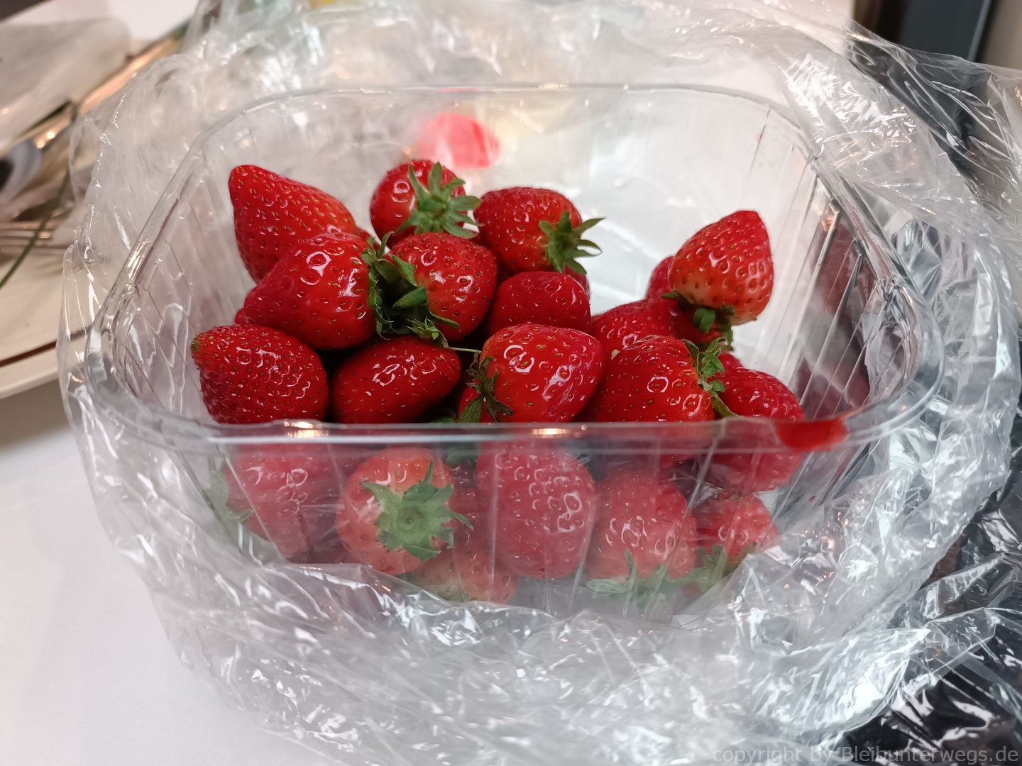 und frische Erdbeeren