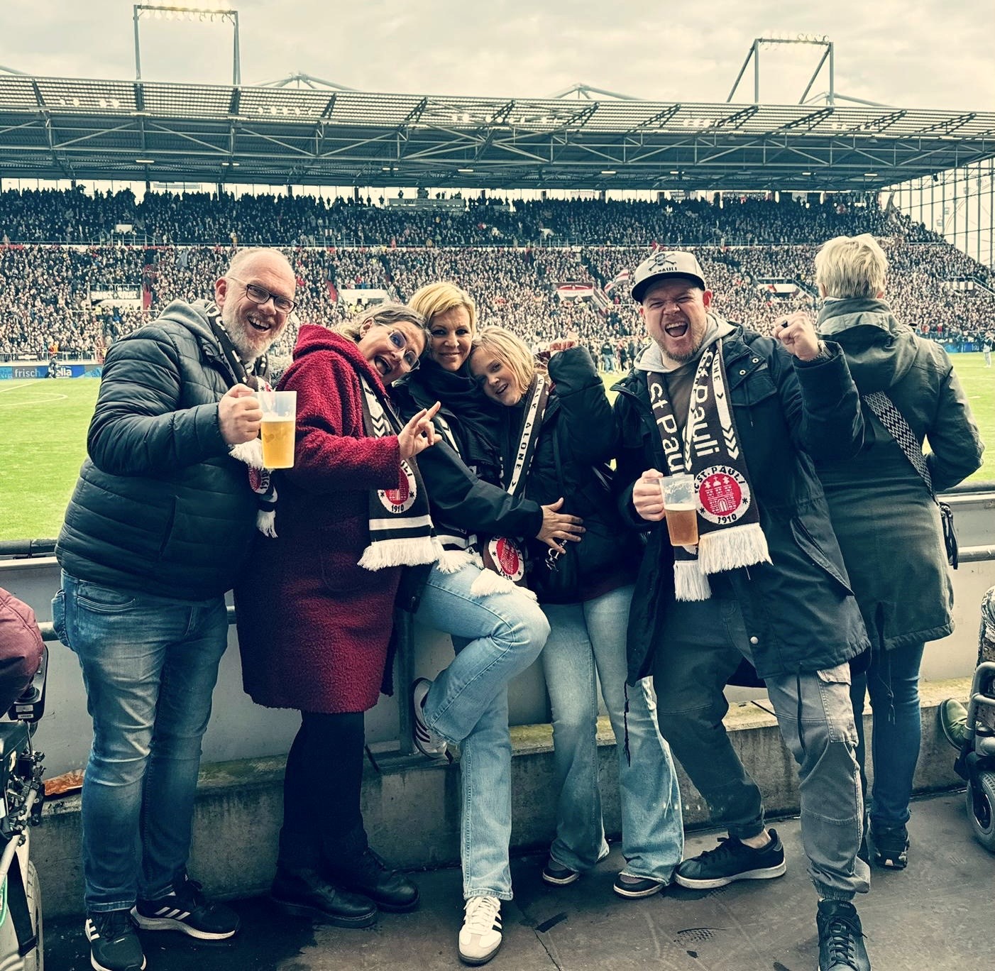 Norbert, Bettina, Sara, Megan und Dennis. (Luana nicht im Bild)