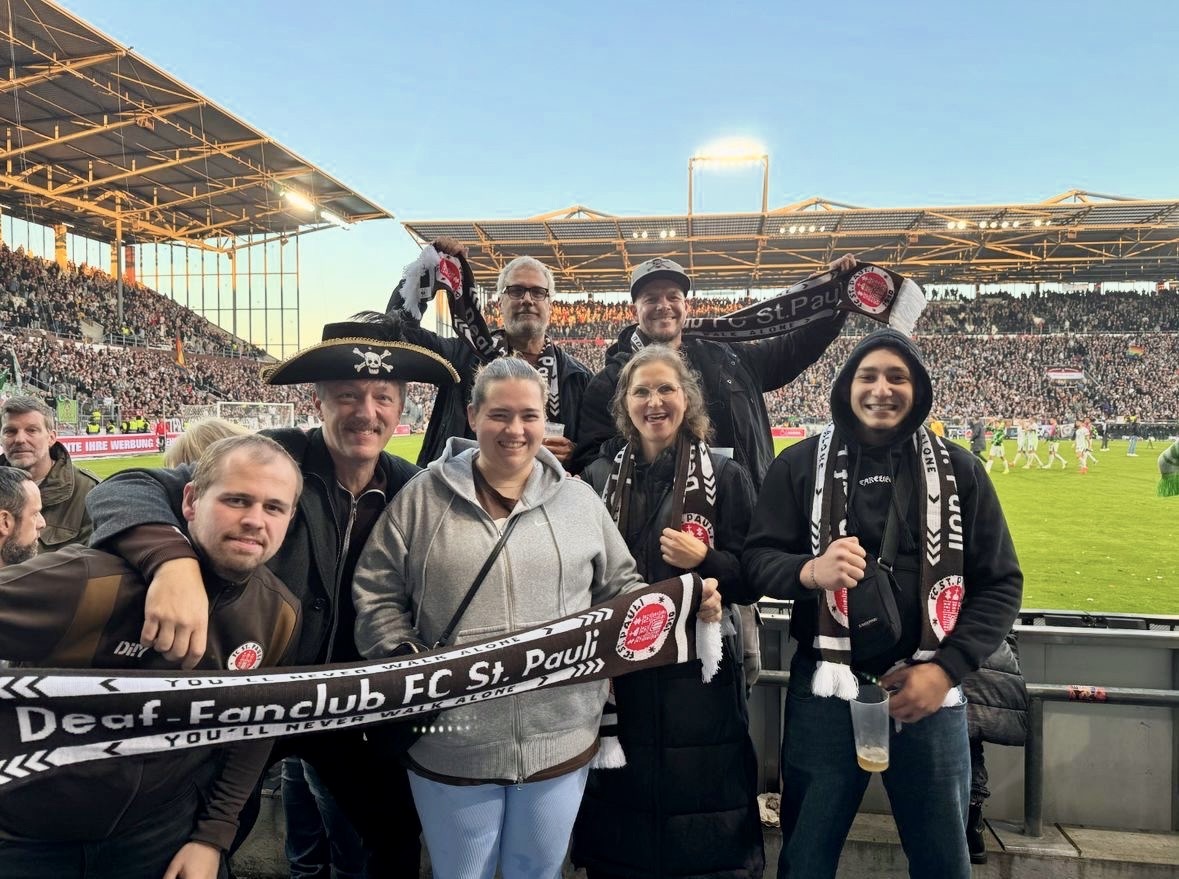Nico, Lucas, Kira (Gast), Mark, Juliane, Dennis und Eray (Gast)